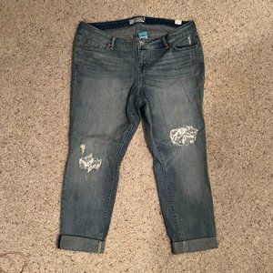 NWT Torrid boyfriend jeans with lace